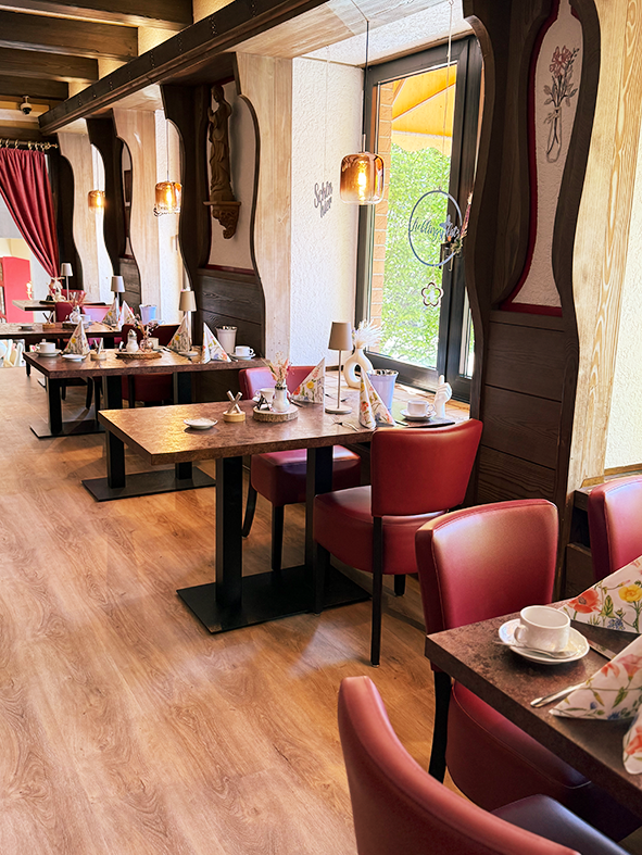 Sitzplätze im Café Plum